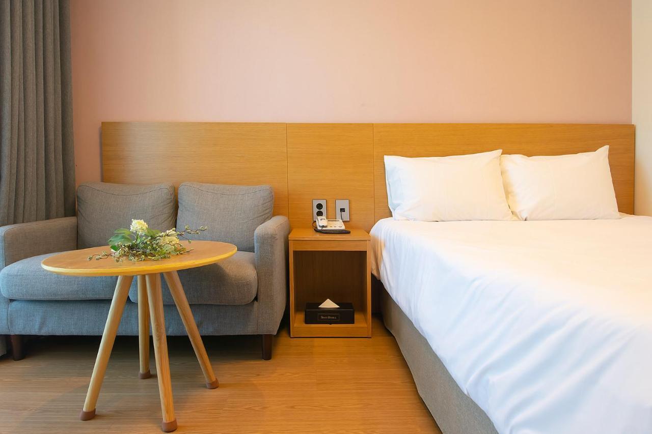 Sims Hotel Jeju Luaran gambar